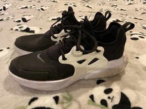 Nike Jungen Schuhe Größe 6,5Y schwarz weiß Presto Laufen Turnschuhe - Bild 1 von 10