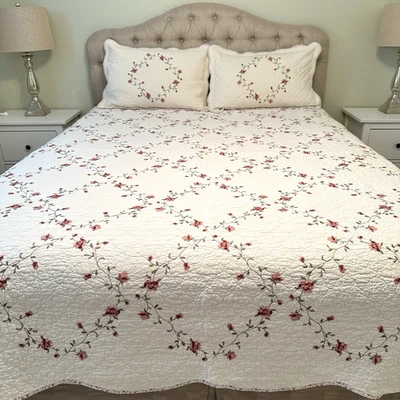 Edredón y fundas bordadas BHG de colección Queen floral Cottagecore ropa de cama de granja Foto 1 de 4