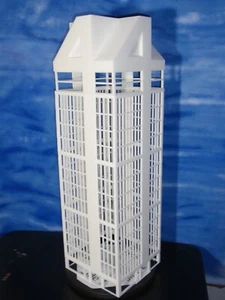 HO SCALE SKYSCRAPER OFFICE BUILDING #4 NEWS BUILDING / FANTASTIC 4 BUILDING - Picture 1 of 11