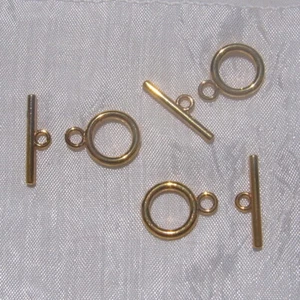 O229 - LOT DE 10 SETS FERMOIRS TOGGLE DORÉ OR ROND 14MM BARRE 17MM TROU 2,5MM - Picture 1 of 3