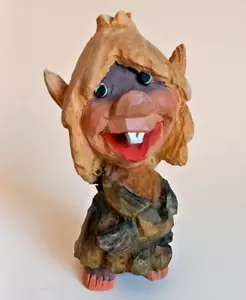 HENNING - SCULPTÉ MAIN GNOME NORVÈGE TROLL EN BOIS 13 cm - Picture 1 of 4