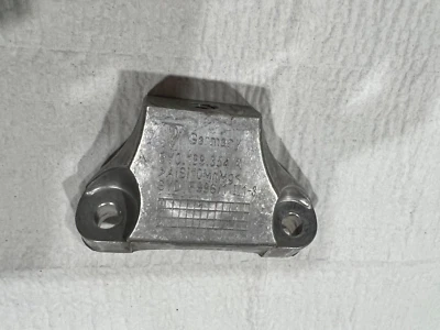 Consola de soporte del motor Audi RS6 RS7 4K RSQ8 Porsche cojinete del motor V8 TFSI 9Y019 Foto 1 de 4