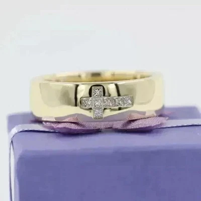 Alianza de boda cruzada de diamantes creados en laboratorio redondos de 0,50 quilates enchapados en oro amarillo de 14 k para hombre Foto 1 de 4