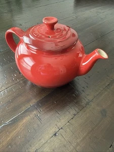 Le Creuset Stoneware Teapot with Tea Infuser & Lid Red Ombre 22 Oz Small New - Picture 1 of 8