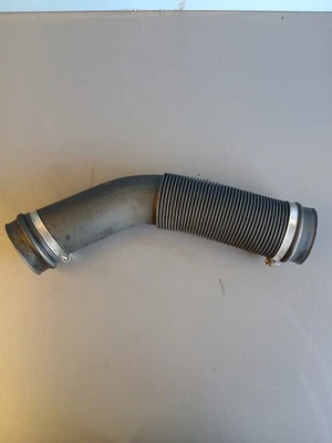 VW Golf 3 1.8 i / Tuyau d'admission d'air / 1h0129627b - Photo 1/3