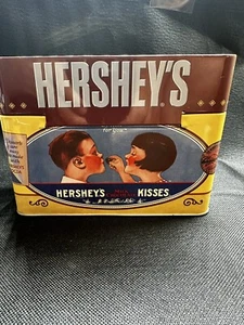 New 2012 Hershey's Colorful Recipe Metal Box with Hundred's of Recipe Card's - Picture 1 of 13