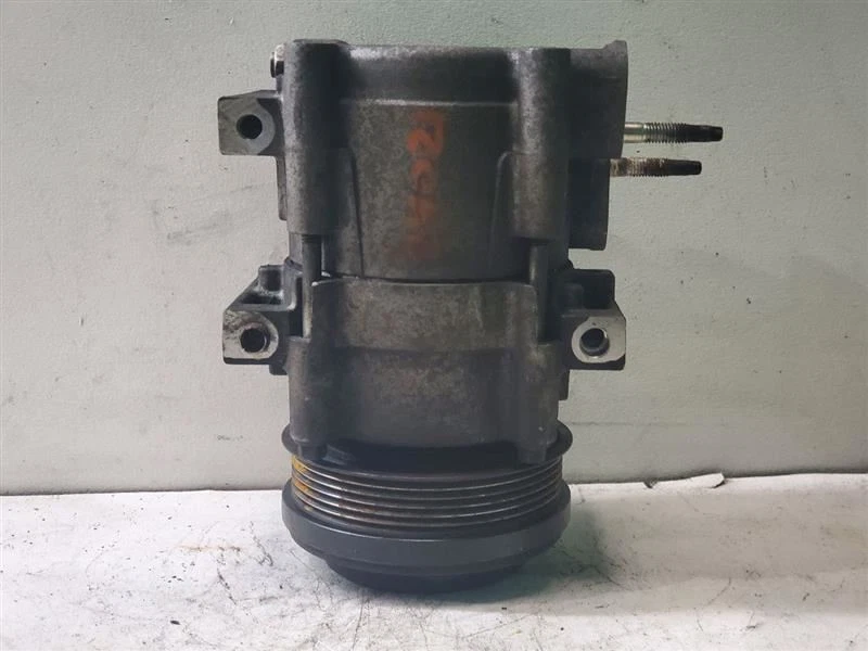 Mercury Mountaineer AC Compressor 6 Cylinder With Auxiliary Heat and AC OEM  Foto 1 de 4