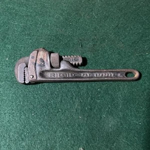 VINTAGE RIDGED TOOL CO. SMALL (6") PIPE WRENCH - USA-USED - Picture 1 of 5