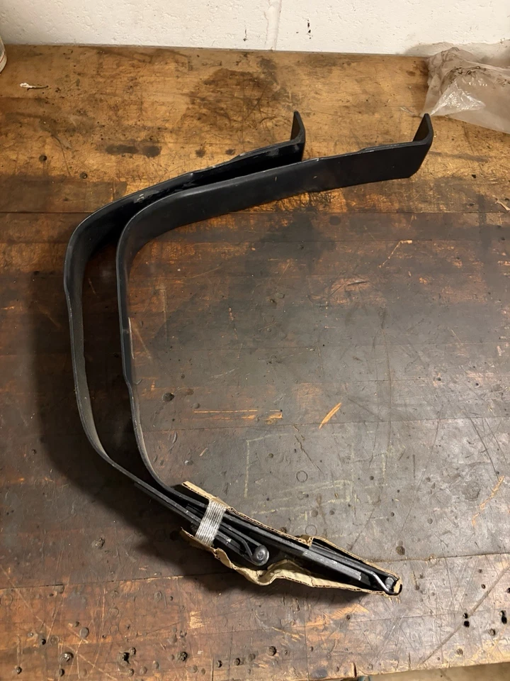 Par de correas para tanque de combustible Ford F250 F350 Super Duty 1999-2007 con herrajes Foto 1 de 3