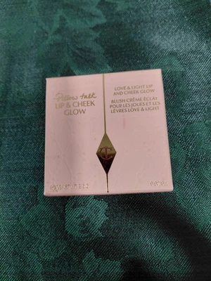 Charlotte Tilbury- Pillow Talk - Cheek To Chic Swish & Glow Blusher- NEW in Box - Image 1 of 3