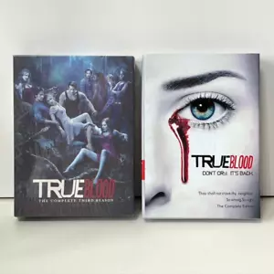 True Blood DVD Box Set Complete Seasons 3 & 5 Graphical Vampire Series Region 1. - Foto 1 di 8