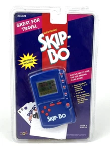 Gioco da viaggio elettronico portatile vintage MGA Skip-Bo Mattel 1997 nuovo sigillato - Foto 1 di 6