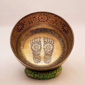 Big Foot Carving Singing Bowl - Deep Resonance Sound for Meditation and Healing - Picture 1 of 4