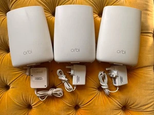 Netgear Orbi RBR50 Mesh WiFi System z 2x satelitami RBS50 - Zdjęcie 1 z 2