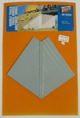 Walthers 933-1042 Double Track Truss Bridge Abutment Wings - Image 1 of 2