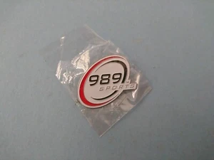 PLAYSTATION 989 SPORTS VINTAGE METAL PIN - "BRAND NEW IN ORIGINAL PACKAGING" - Picture 1 of 4
