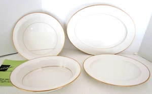NORITAKE TULANE AVORIO PORCELLANA BORDO ORO GOFFRATO 4 PEZZI PIATTI + CIOTOLE - Foto 1 di 7