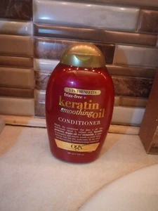 OGX KERATIN SMOOTHING OIL CONDITIONER +FRIZZ FREE 5-IN-1 BENEFITS 13 FL OZ - Picture 1 of 2