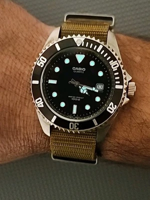 ¡Reloj de buceo Casio MTD-1010 con fecha para hombre! Batería nueva y banda Maratac Zulu! Foto 1 de 4