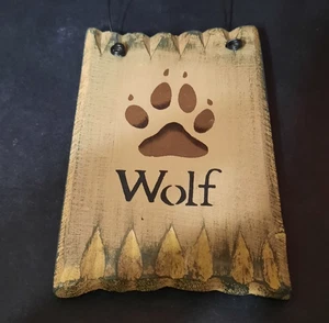 DECORACIÓN DE PARED VINTAGE HUELLA DE LOBO DE MADERA 5.5" X 3.75" - Imagen 1 de 3