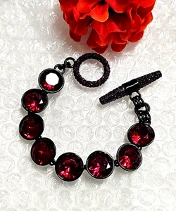 Bracciale Juicy Couture rotondo rosso scuro cristallo pavè strass 7" a levetta - Foto 1 di 8