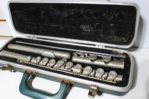 Vintage Bundy Flute ~ Made by Selmer, Elkhart, Indiana ~ Serial # 147617 - Picture 1 of 21