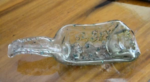 Botella de confeti desplomada bandeja de vidrio fundido resto pipa de cigarros cenicero 4,5" x 11" - Imagen 1 de 8