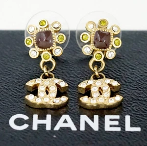 CHANEL CC Logos Gripoix Stones Rhineston Flower Stud Earrings Gold Tone 05P Auth - Picture 1 of 5