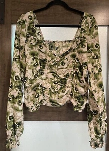 Open Edit Damengröße 1X grün bedruckt Batik Cropped gesmoktes Langarmshirt - Bild 1 von 13