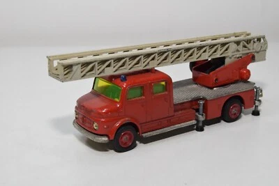 B67 1:55 SIKU V261 V 261 MERCEDES-BENZ BOMBEROS ESCALERA GIRATORIA METZ ABETO... Foto 1 de 4