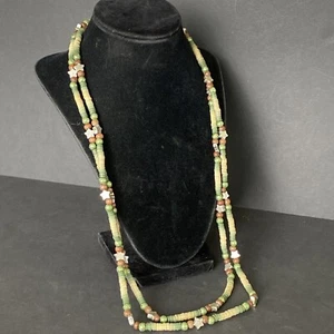 Vintage Resin Wood Bead Green White Star Beaded Statement Infinity Necklace 29" - Imagen 1 de 6