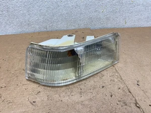 1992 - 2002 Cadillac Eldorado Front Left Driver LH Side Turn Signal P9970 DW - Picture 1 of 8