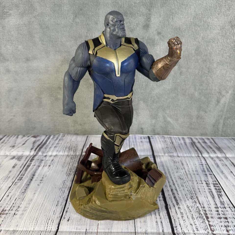 Boneco diorama Avengers: Infinity War THANOS Gallery Diamond Select Toys Marvel - Imagem 1 de 4