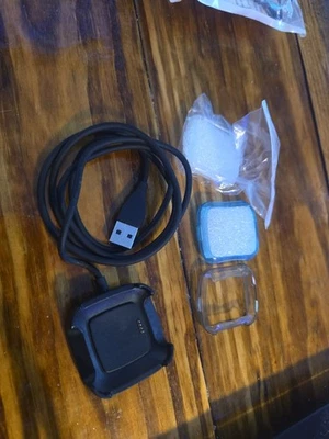 Cargador de cable Sta base de carga de repuesto USB para Fitbit Versa 2 con cubiertas Foto 1 de 3