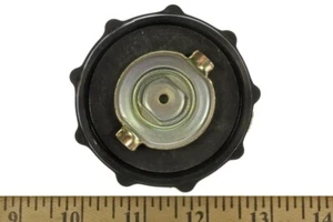 GENUINE JOHNSON EVINRUDE CAP AY WITH VENT 0763524 NOS - Picture 1 of 2