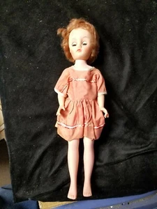 Muñeca vintage con ojos somnolientos de 15" sin marca - Imagen 1 de 7