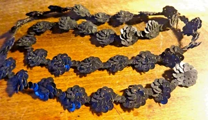 Passementerie XIXe - paillettes noires sur fil de coton- 60 cm x 1,40 cm - Imagen 1 de 4