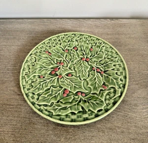 Bordallo Pinheiro 8" Salatteller Majolika grün Weihnachten Stechpalme rote Beeren - Bild 1 von 3