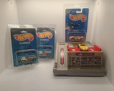 Vintage Hot Wheels LOT - 3 SEALED CARS, Parking Garage Playset, Yellow Ferrari 7 - Image 1 of 4