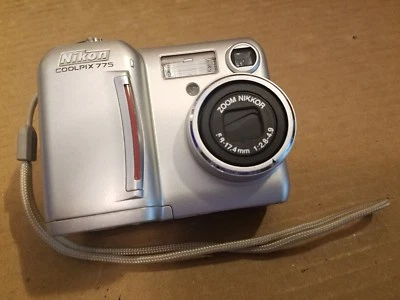 Nikon Coolpix 775 2.0MP Digital Camera 3x Optical E775 EN-EL1 2CR5 CF #3319013 - Image 1 of 4
