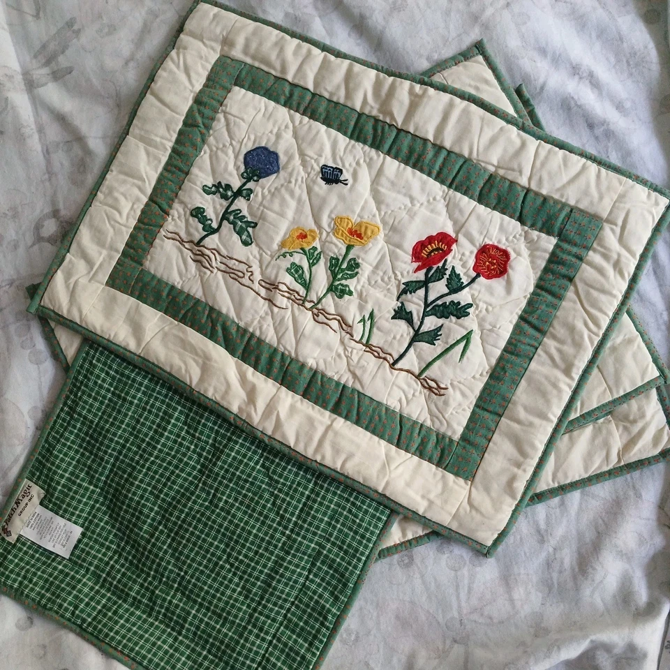 VTG Patchwork Place Mats Set 4 Flower Garden Reversible Patch Magic  - Image 1 of 4