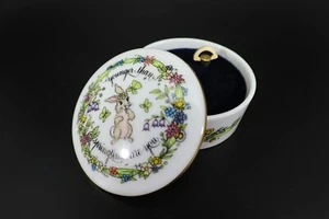 CAJA DE MÚSICA Songs of Love Younger Than Springtime Are You porcelana 1983 vintage - Imagen 1 de 9