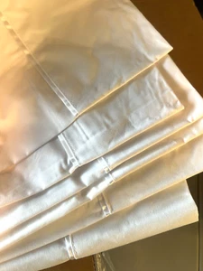 Paquete de 6 fundas de almohada Hilton, Manchester Mills, tamaño estándar, blancas - Imagen 1 de 3
