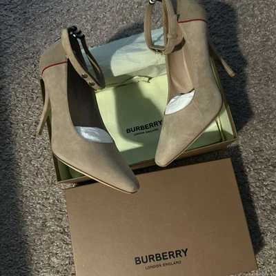 tacones burberry Foto 1 de 4