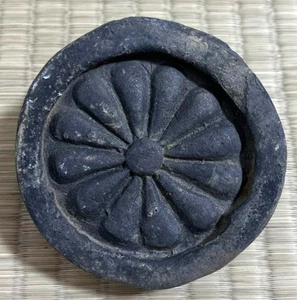ONIGAWARA KAWARA Round Roof Tile With Floral Pattern Crest Japanese Antique Rare - Picture 1 of 3