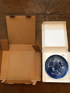 1971 Bing & Grondahl Copenhagen Porcelain Christmas Plate Christmas at Home-box - Picture 1 of 4