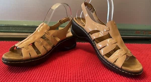 Clarks Collection Sandals Size 8.5 Nude Patent Wedge Heel Excellent Condition - Picture 1 of 10