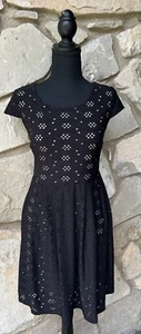 Vestido EN FOCUS Talla 4 Negro Ojales Beige Forro Ajuste Acampanado Mangas Gorra Excelente - Imagen 1 de 8