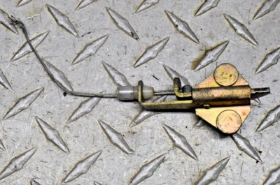 PIEZA PESTILLO ASIENTO C4-7 02 YAMAHA YZF600 YZF 600 R THUNDERCAT ENVÍO GRATUITO Foto 1 de 4