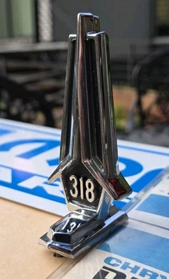 Plymouth 318 Belvedere 1967 capó satélite adorno ¡como nuevo! EOM 58 años de antigüedad!! Foto 1 de 4